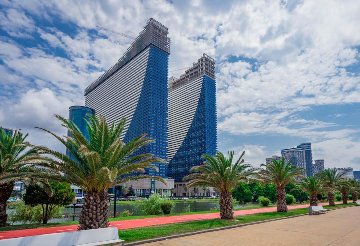 Hellobatumi Aparthotel Εξωτερικό φωτογραφία